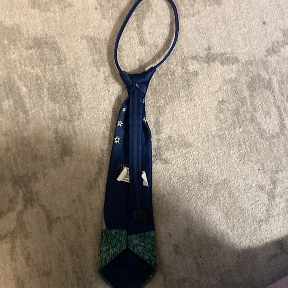 Ellerbeck Christina Pooh, Tigger and Piglet tie - Picture 2 of 4